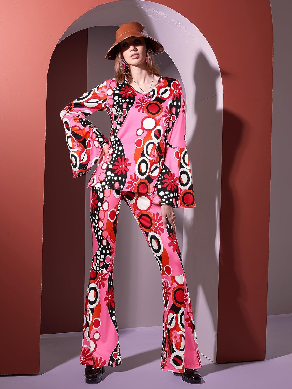 SOMSOC 7 Pack 70s Women Hippie Costume Set Boho Flared Pants Tie Dye Headband Necklace Earrings Wig for Halloween Cosplay